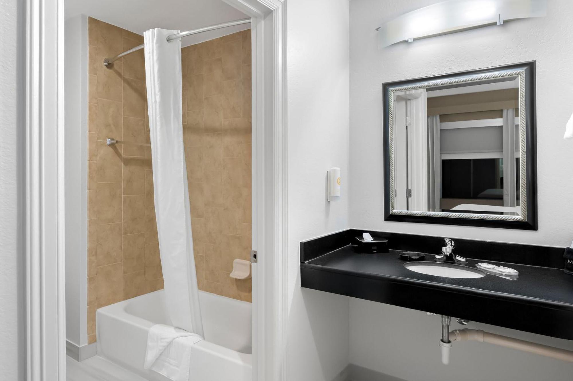 Queen Suite with Two Queen Beds - Non-Smoking